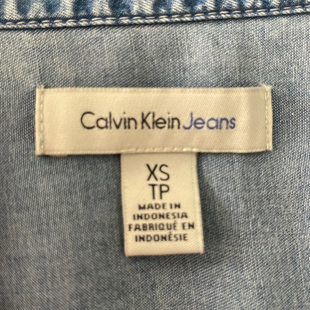 Calvin Klein jeans, sleeveless collared shirt, size XS/TP.  Snap button. - Picture 5 of 5